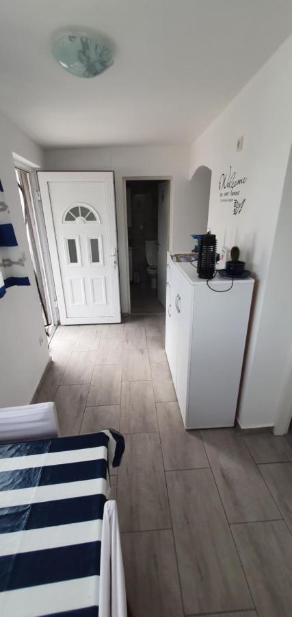 Sound Of The Sea Apartment Vrsi Exterior photo